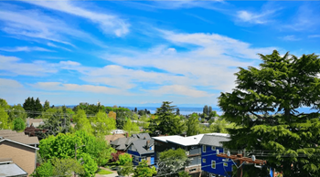 Exquisite views; neighborhood, city and water